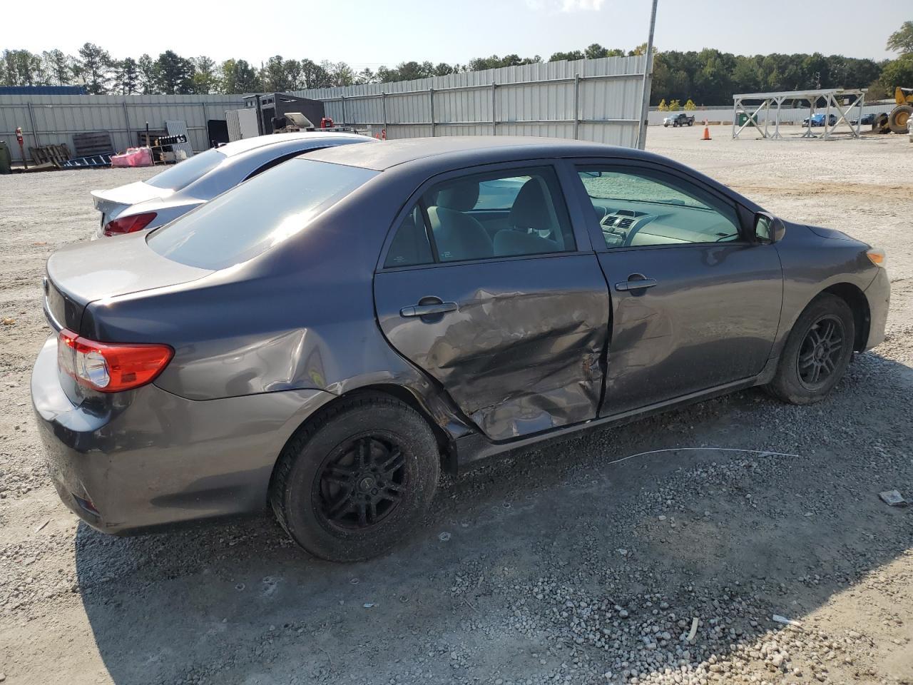 2013 Toyota Corolla Base - Фото 3
