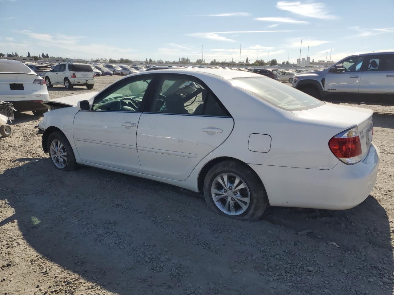 2006 Toyota Camry Le - Image 2