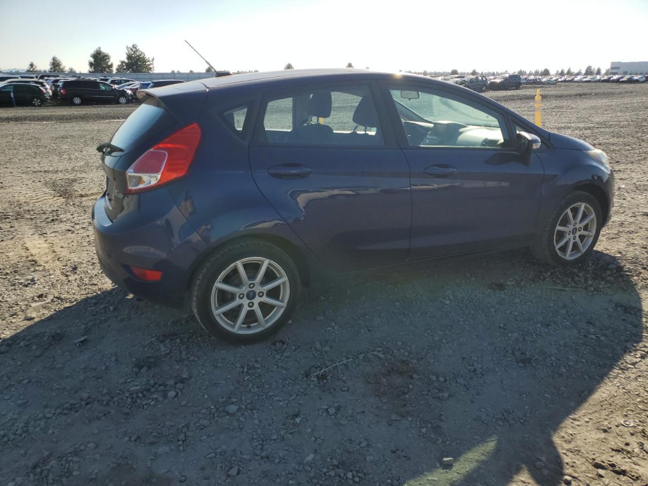 2016 Ford Fiesta Se - Фото 3