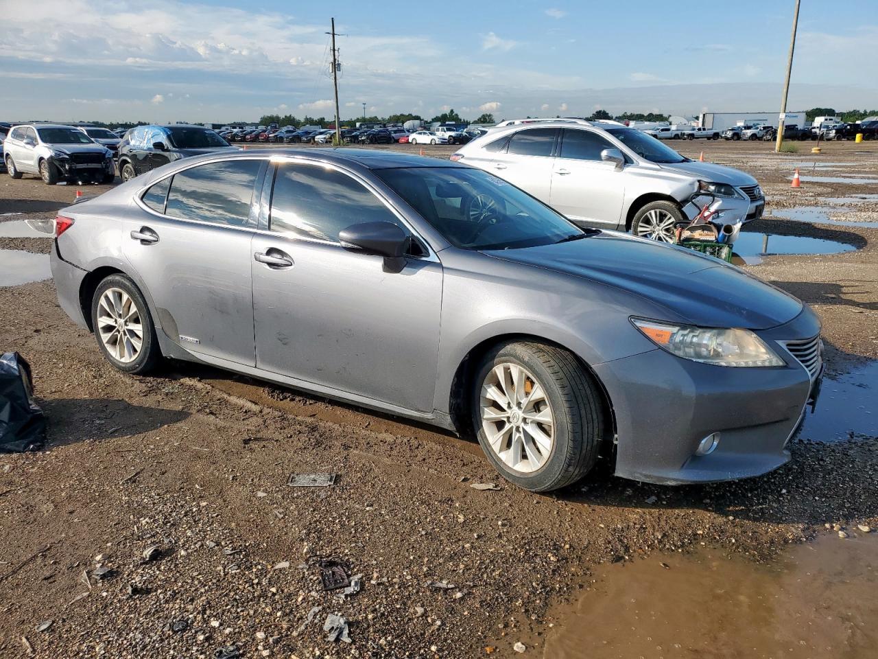 2013 Lexus Es 300H - Image 4