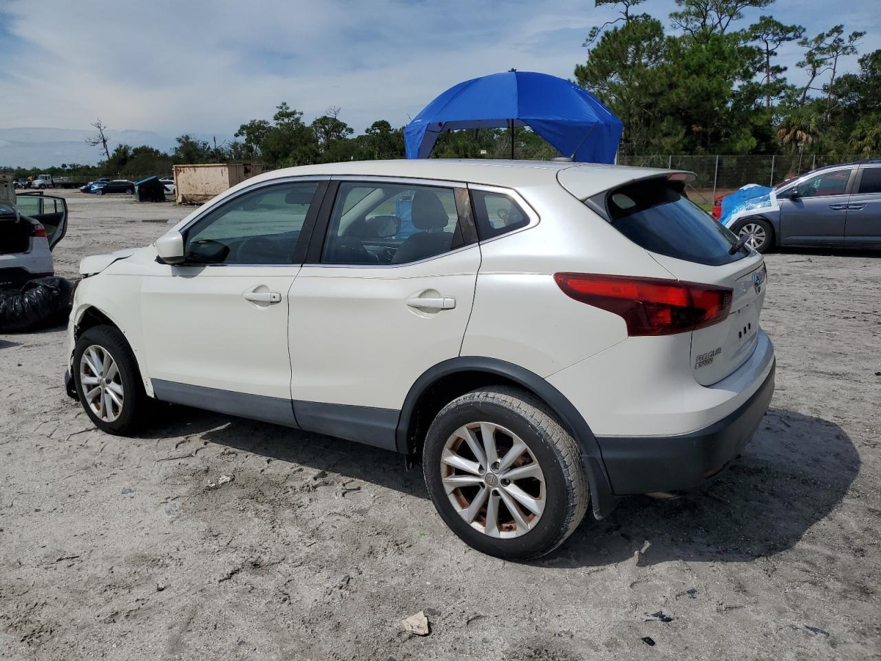 2017 Nissan Rogue Sport S - Фото 2