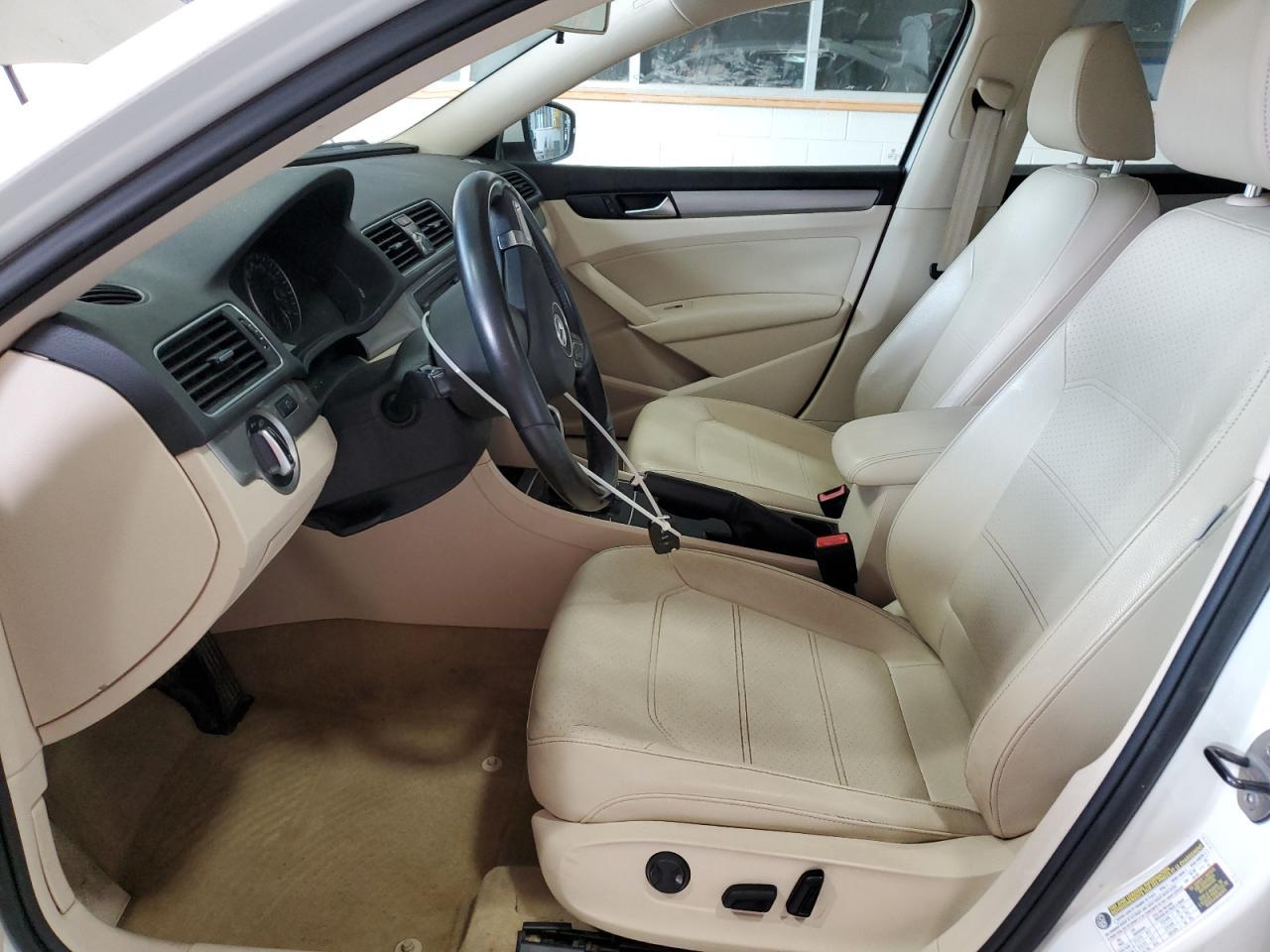 2014 Volkswagen Passat S - Фото 7