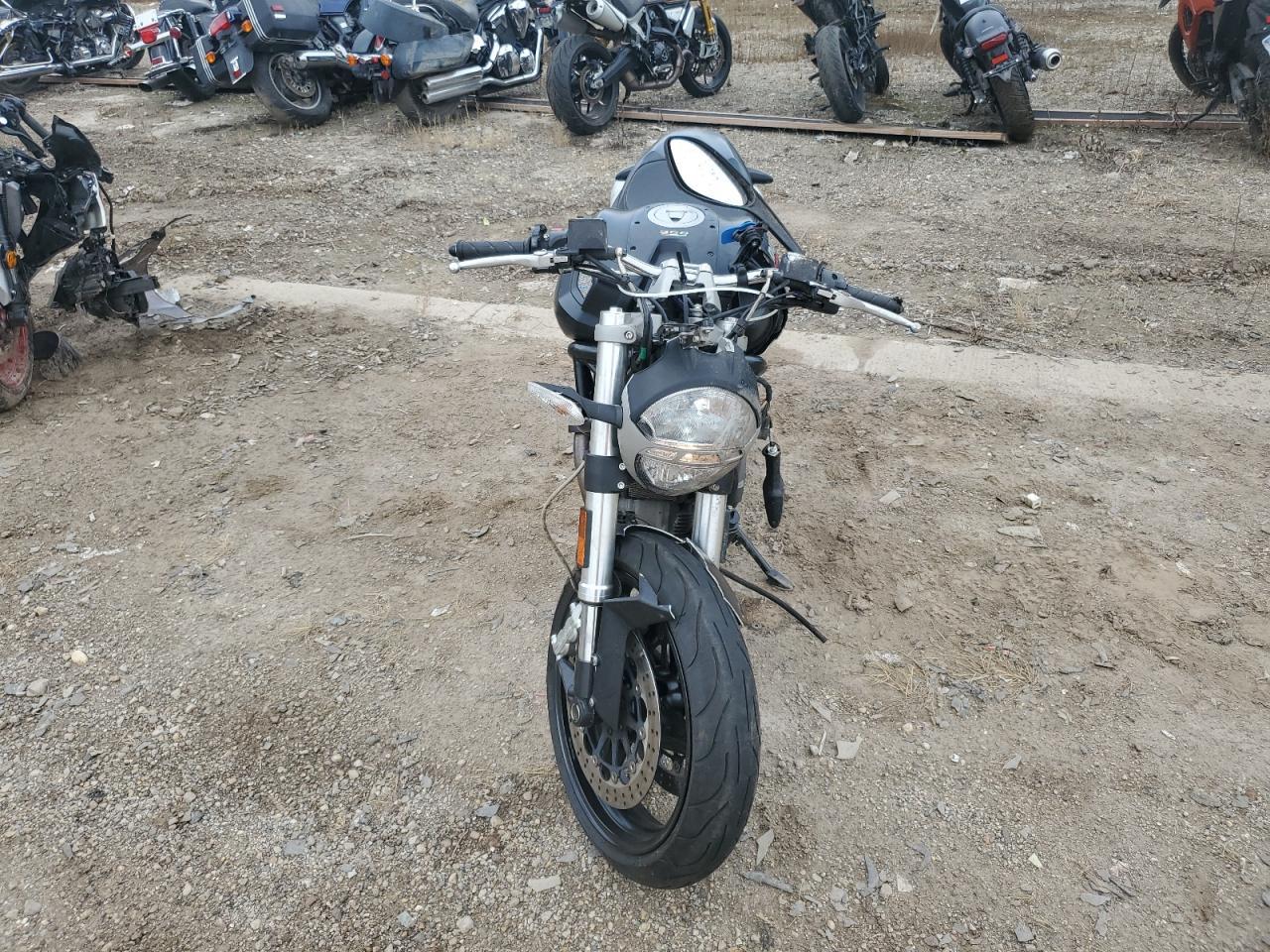 2011 Ducati Monster 696 - Фото 2