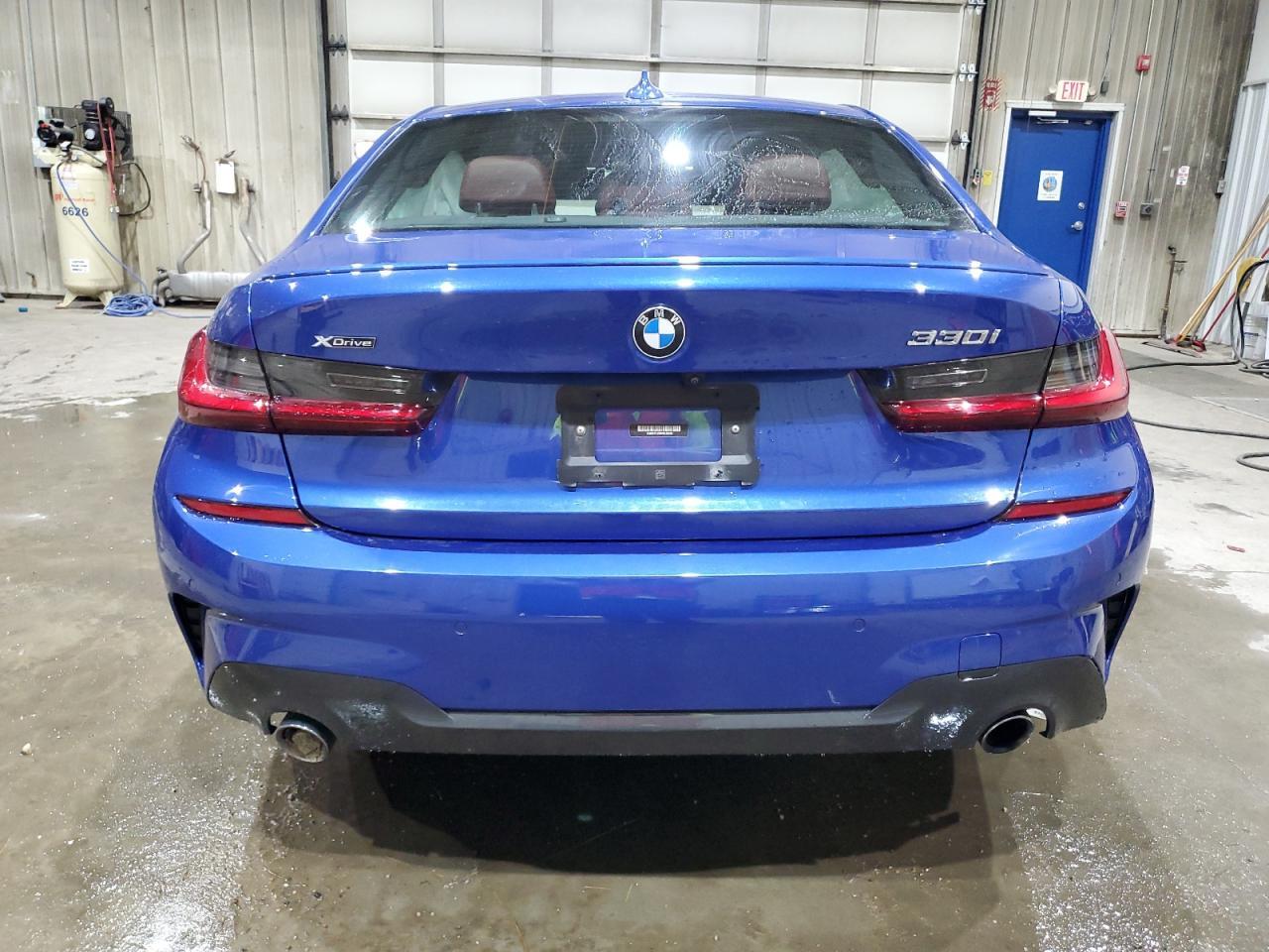 2022 BMW 330Xi - Фото 6
