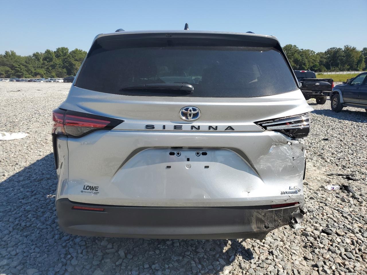 2021 Toyota Sienna Le - Фото 6