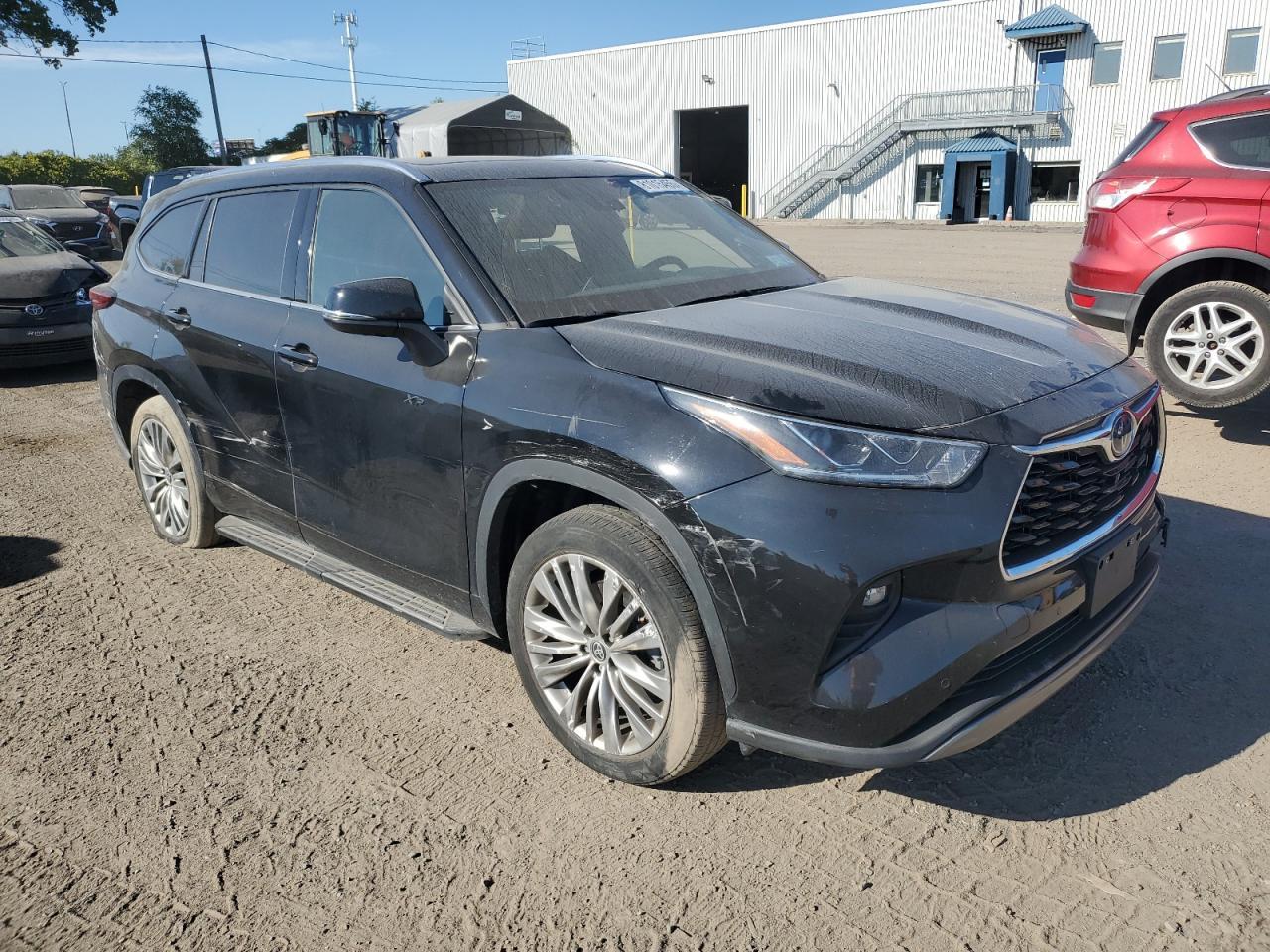 2022 Toyota Highlander Hybrid Platinum - Image 4