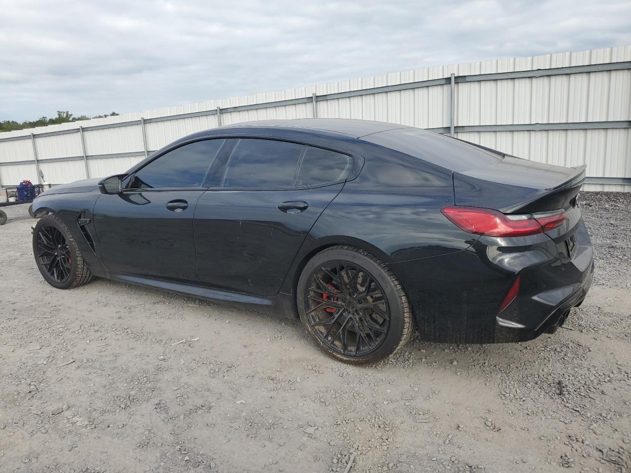 2022 BMW M8 - Фото 2