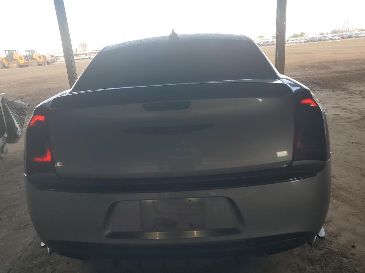 2016 Chrysler 300 Limited - Image 6