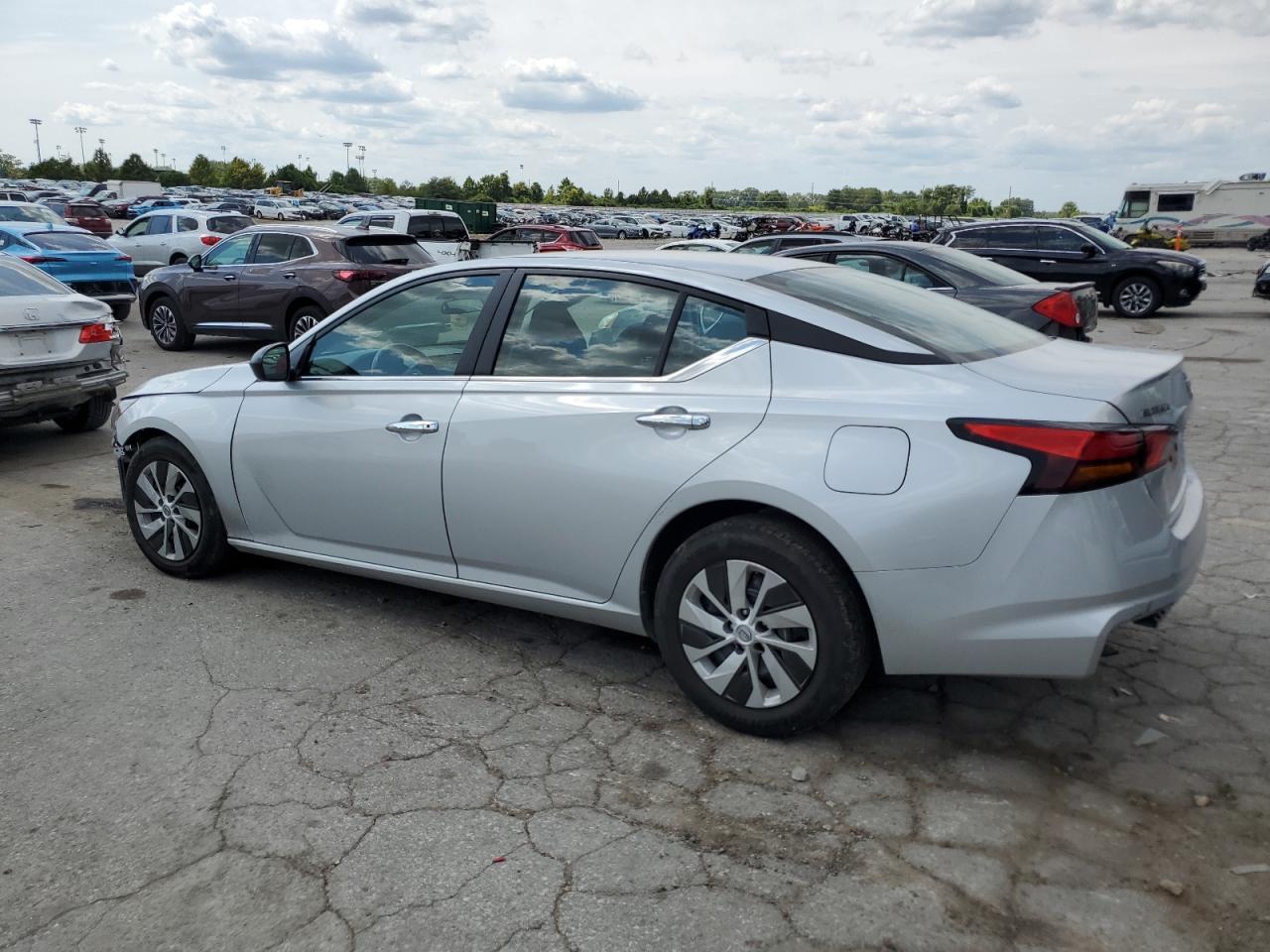 2024 Nissan Altima S - Фото 2