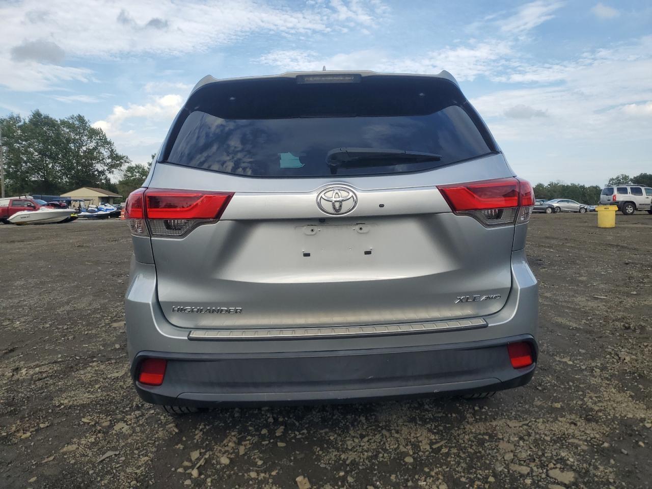 2019 Toyota Highlander Se - Image 6