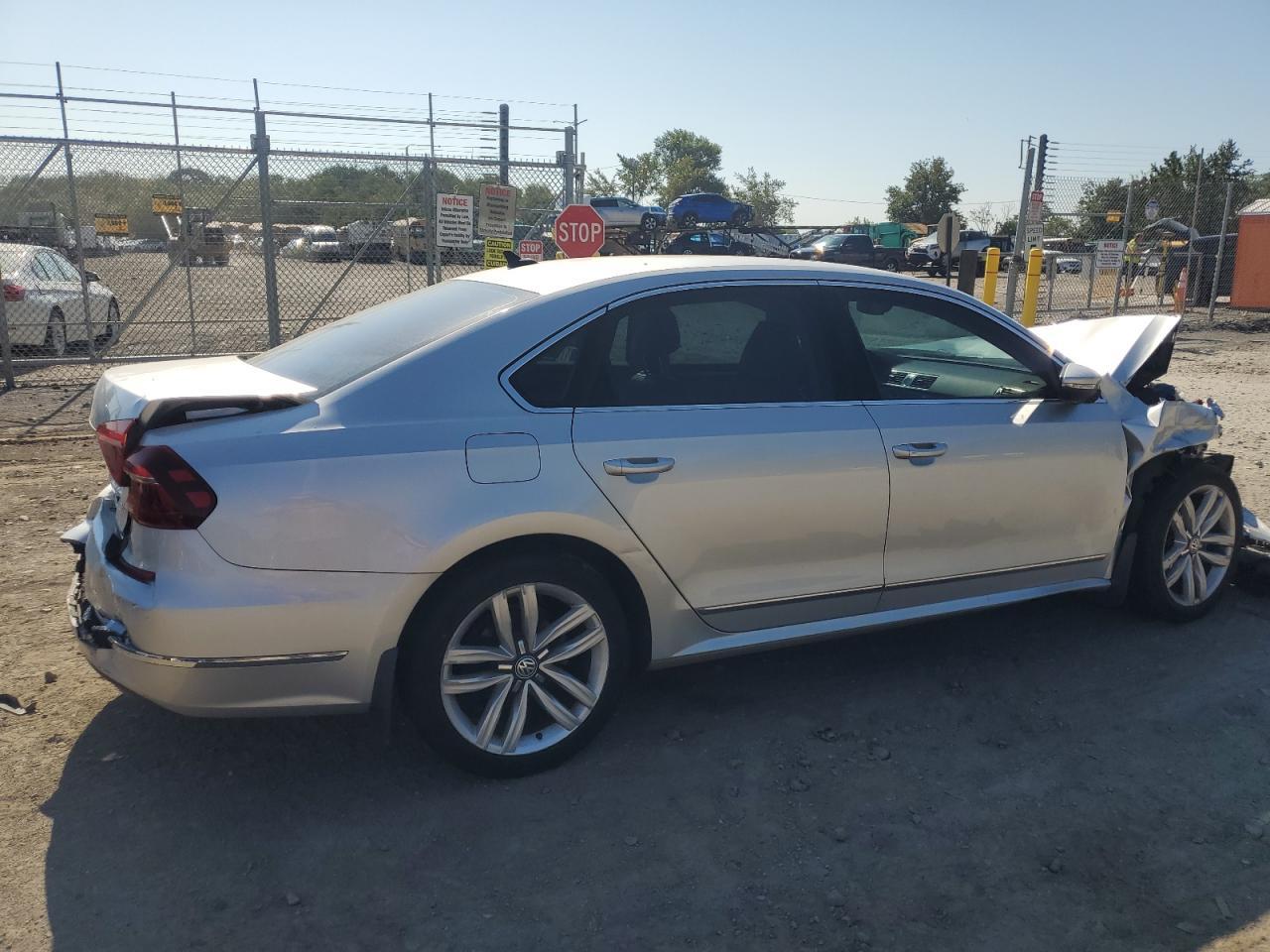 2017 Volkswagen Passat Se - Фото 3