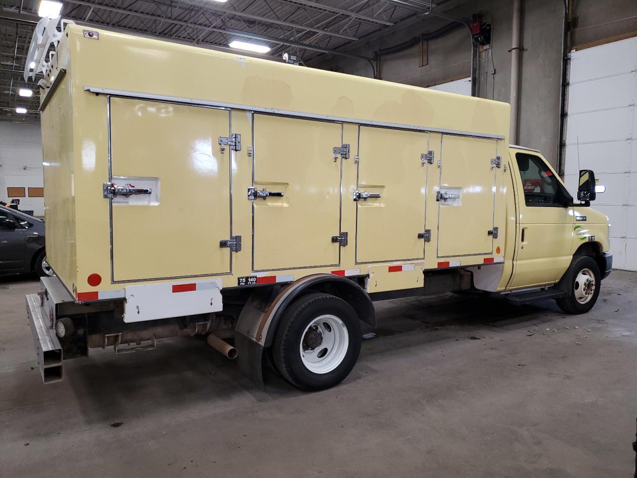 2018 Ford Econoline E450 Super Duty Cutaway Van - Image 3