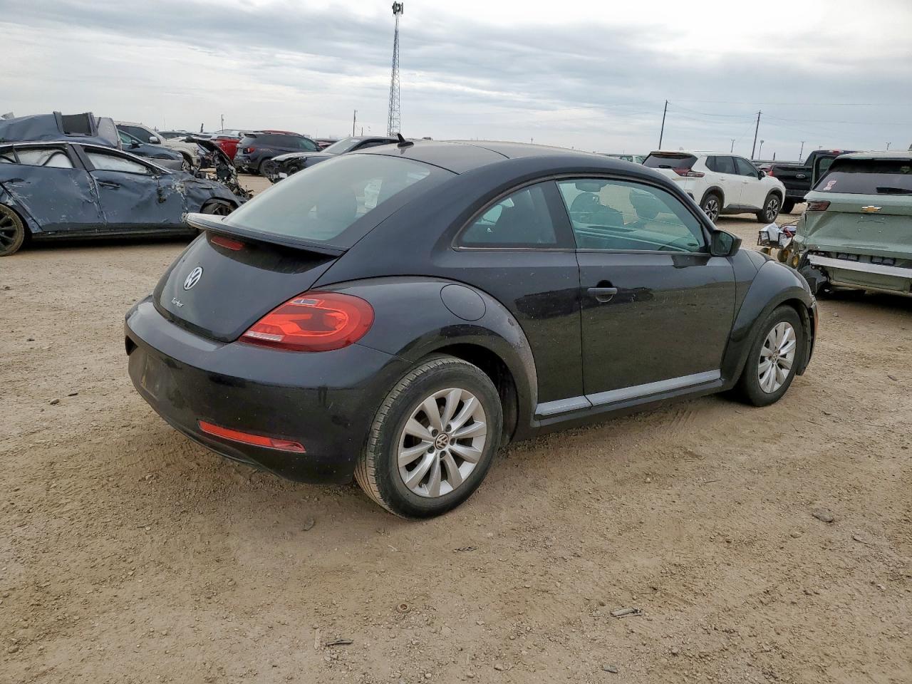 2017 Volkswagen Beetle 1.8T - Фото 3