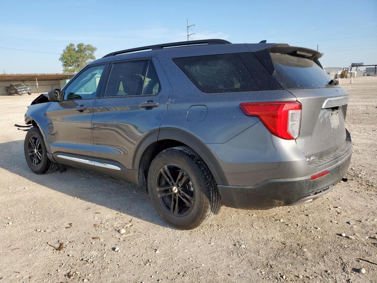 2022 Ford Explorer Xlt - Фото 2