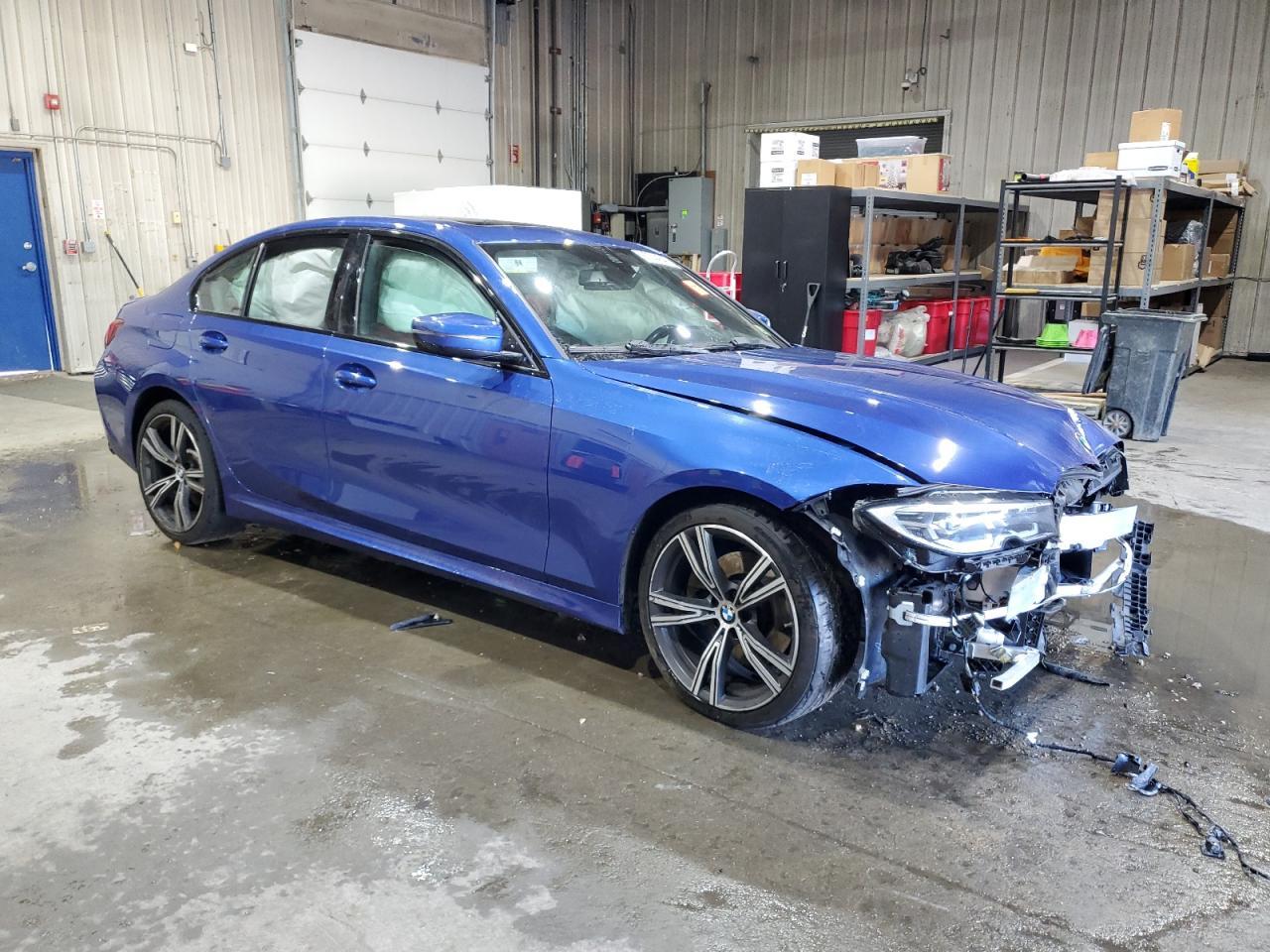 2022 BMW 330Xi - Фото 4