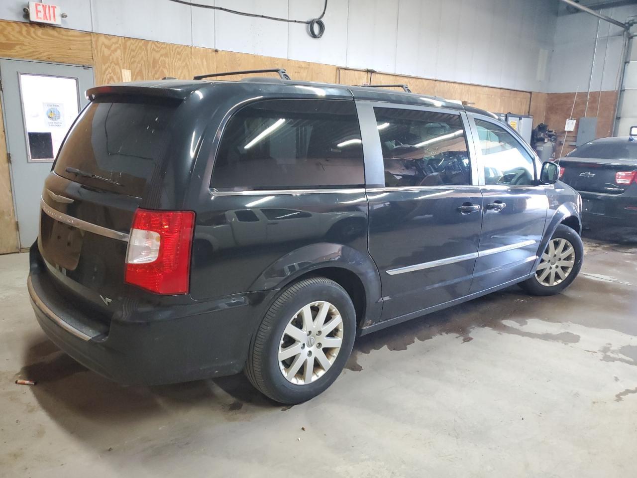2013 Chrysler Town & Country Touring - Фото 3