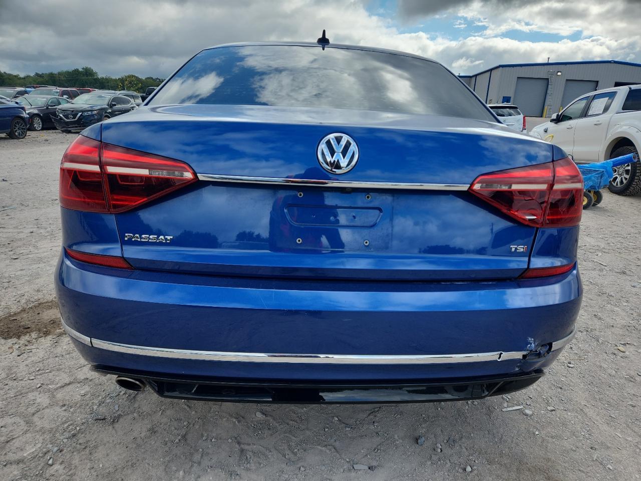 2017 Volkswagen Passat R-Line - Фото 6