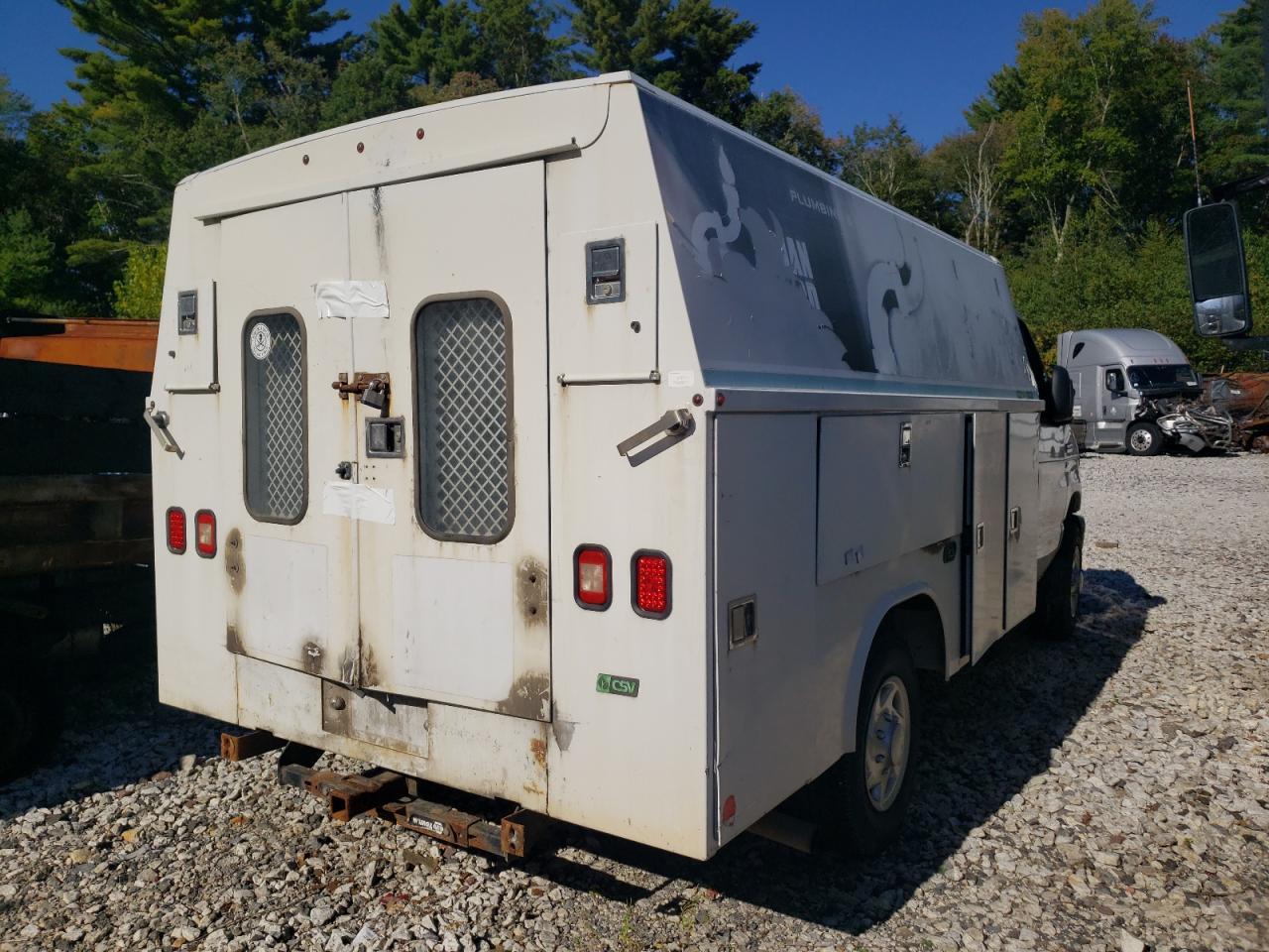 2010 Ford Econoline E350 Super Duty Cutaway Van - Image 3