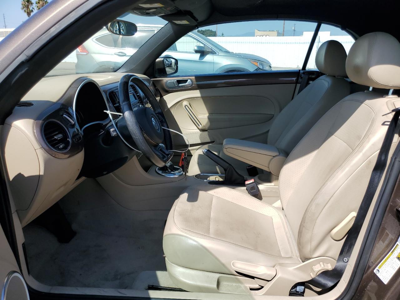 2015 Volkswagen Beetle 1.8T - Фото 7