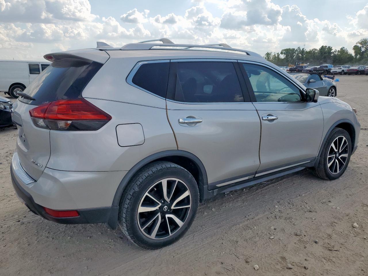 2017 Nissan Rogue S - Image 3