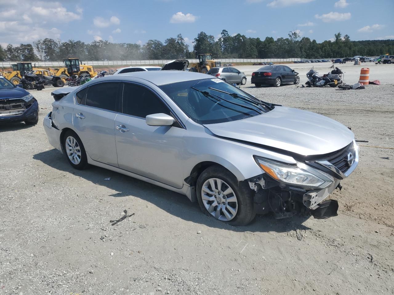 2018 Nissan Altima 2.5 - Image 4