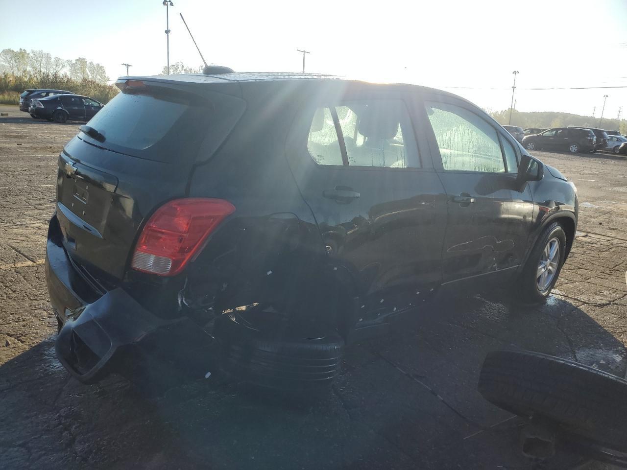 2019 Chevrolet Trax Ls - Image 3