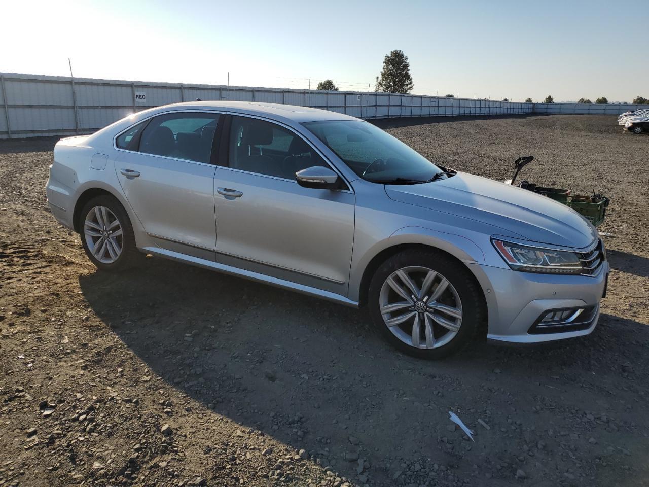 2016 Volkswagen Passat Sel Premium - Image 4