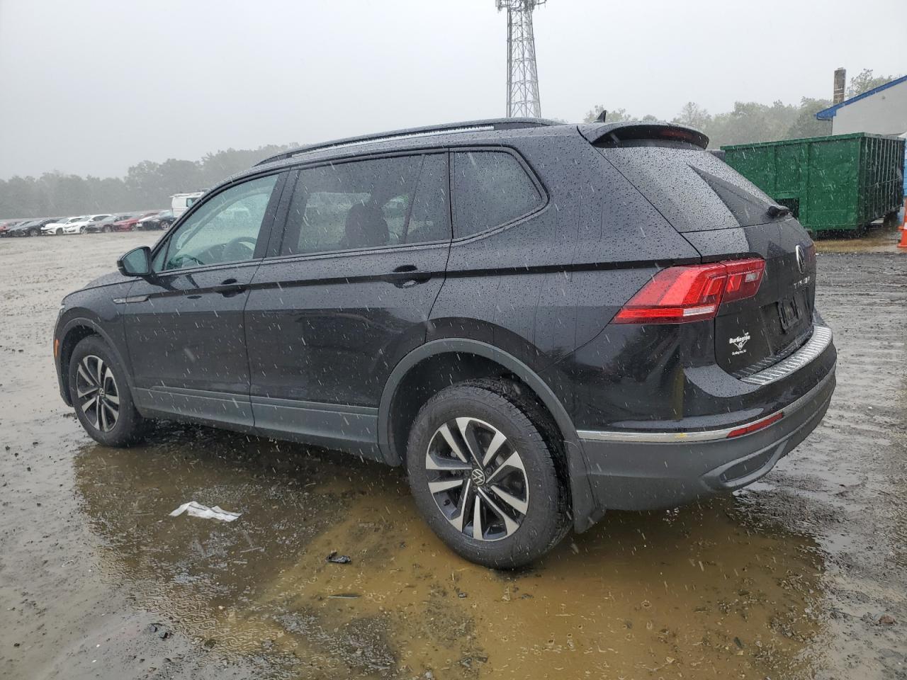 2022 Volkswagen Tiguan S - Фото 2
