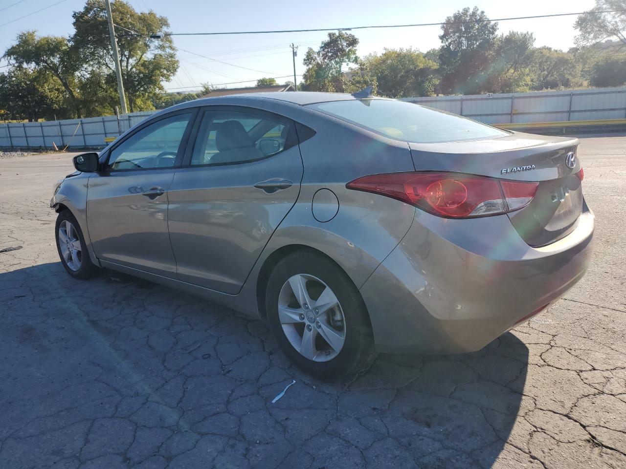 2013 Hyundai Elantra Gls - Image 2