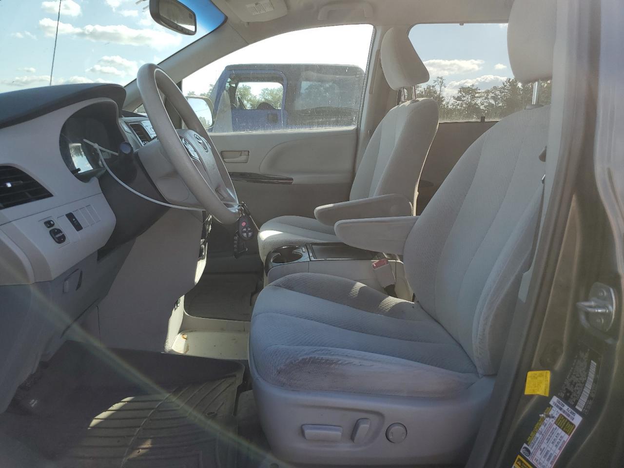2013 Toyota Sienna Le - Фото 7
