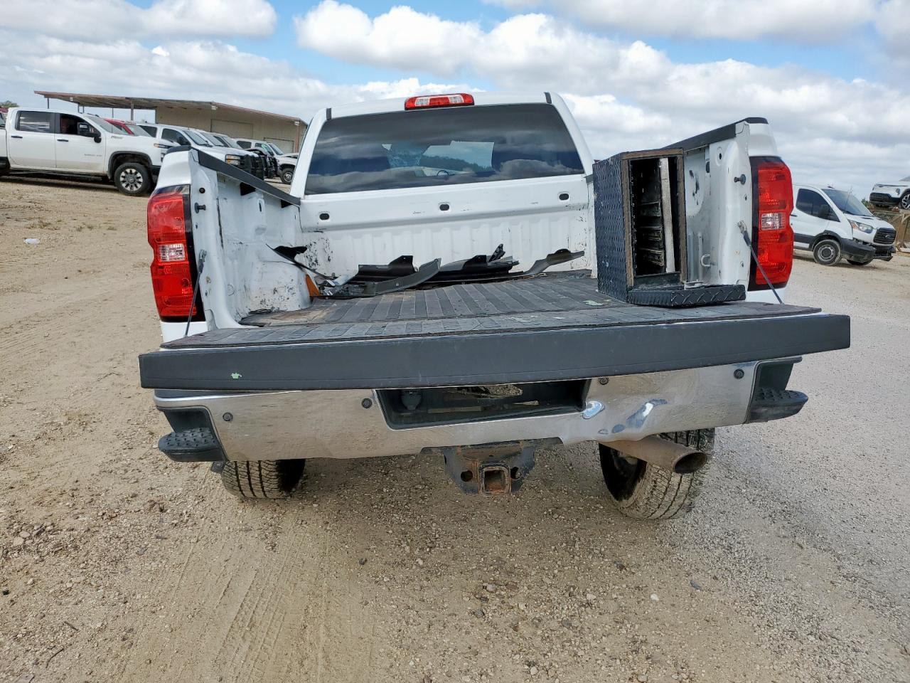 2015 Chevrolet Silverado K2500 Heavy Duty - Фото 6