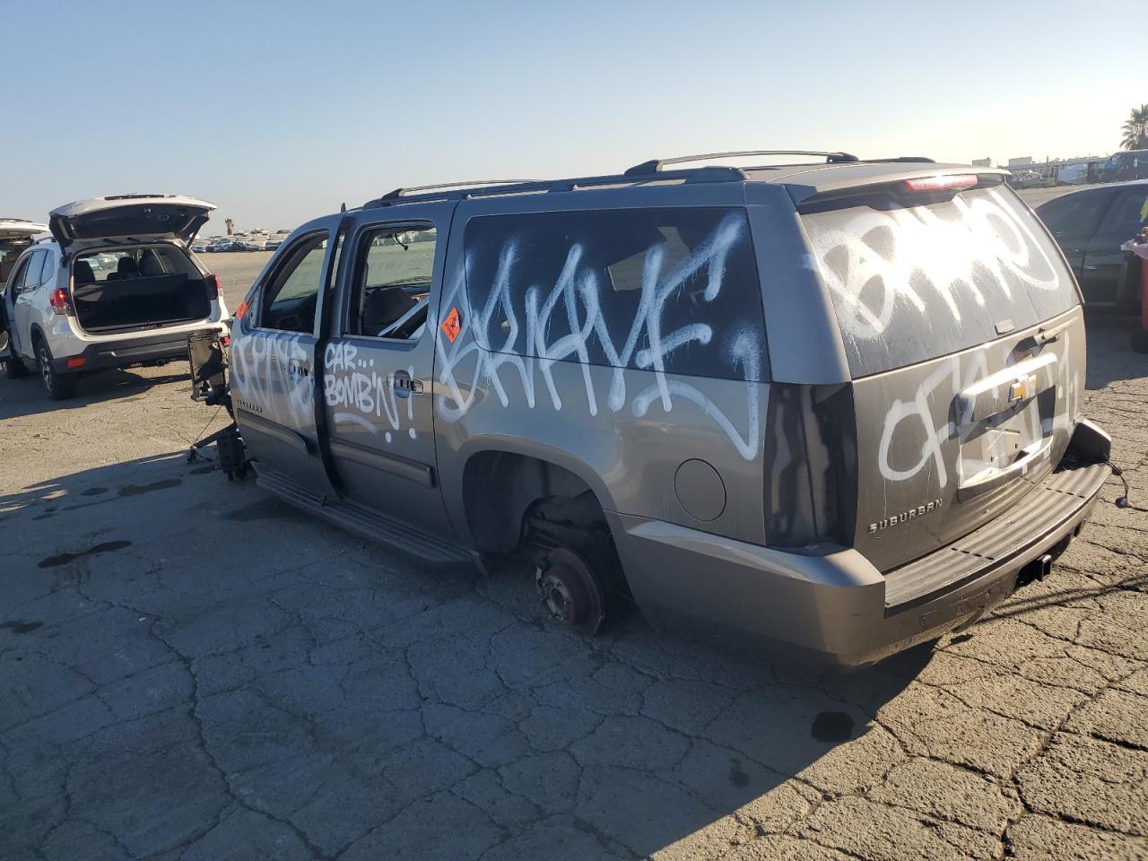 2012 Chevrolet Suburban C1500 Ls - Фото 2