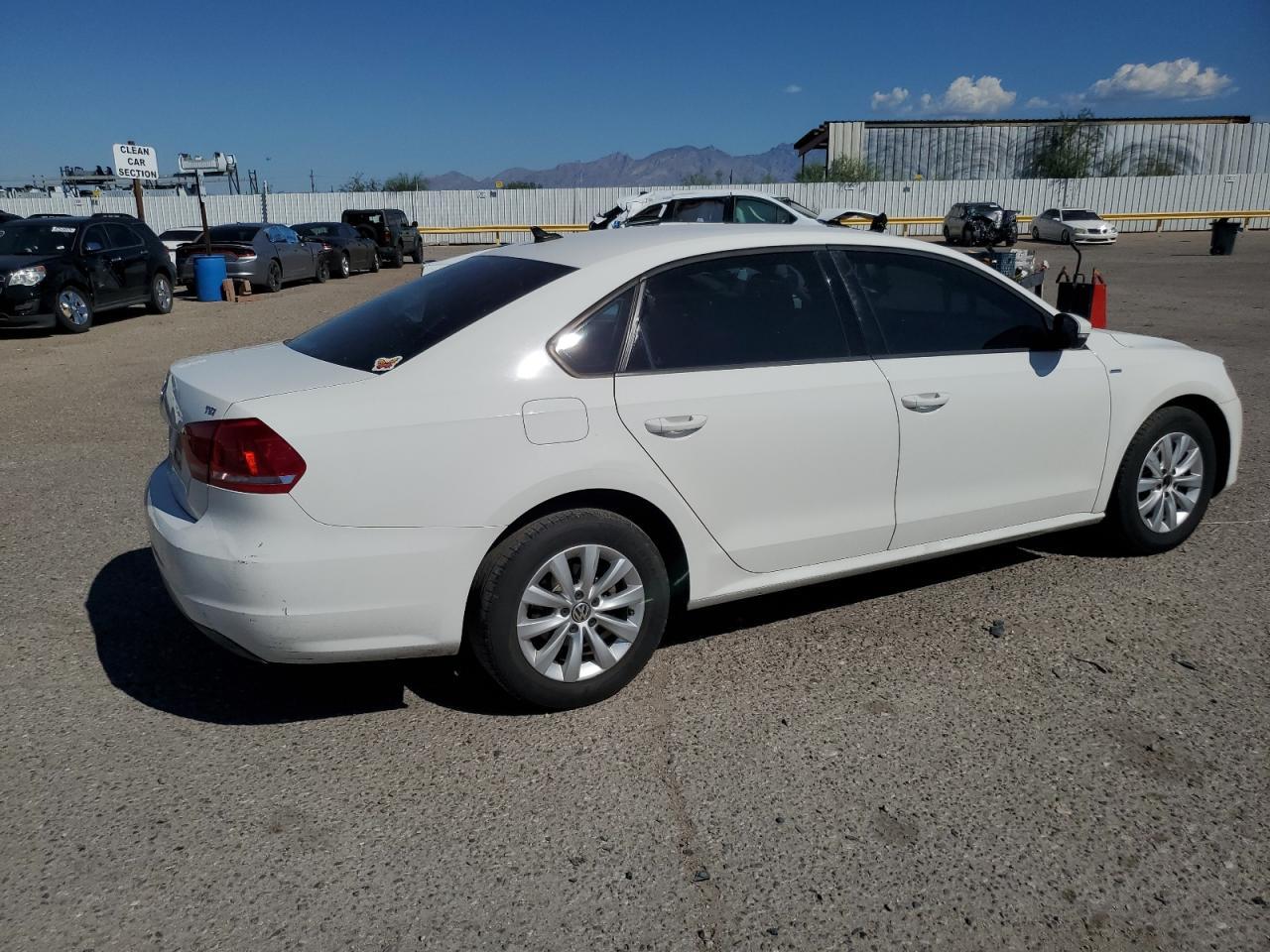 2014 Volkswagen Passat S - Фото 3