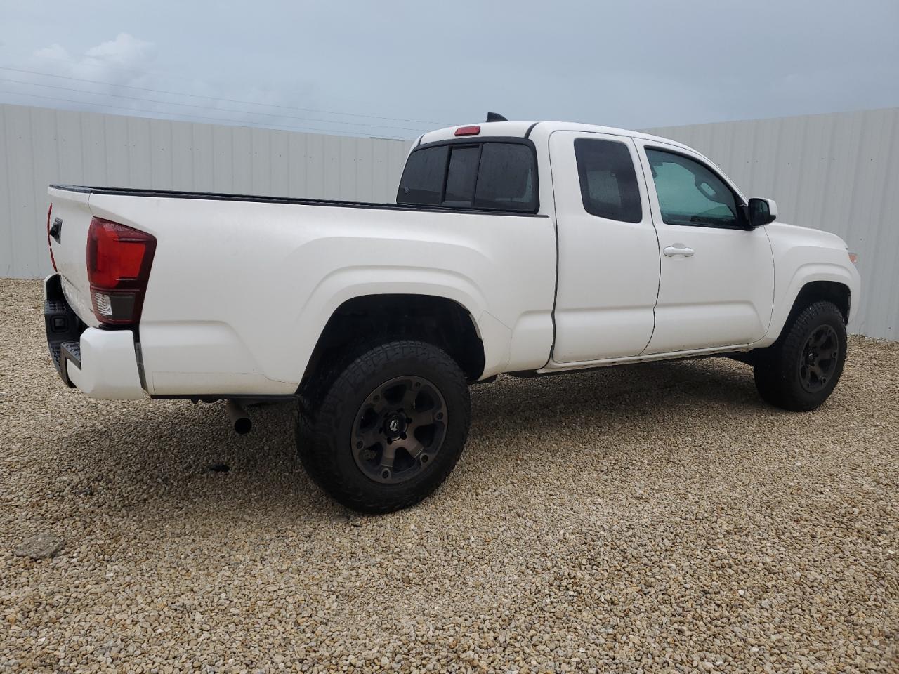 2021 Toyota Tacoma Access Cab - Image 3