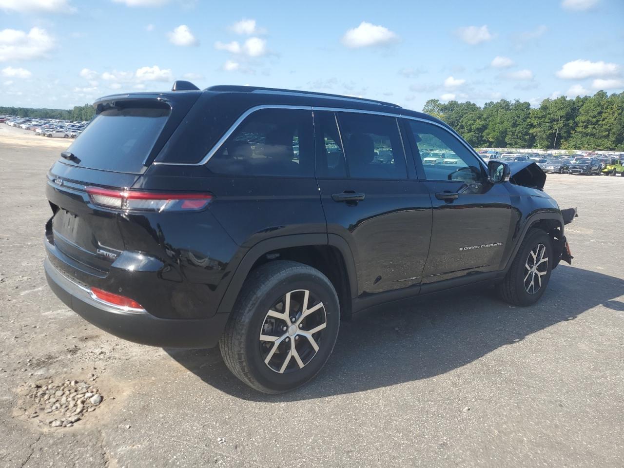 2023 Jeep Grand Cherokee Limited - Image 3