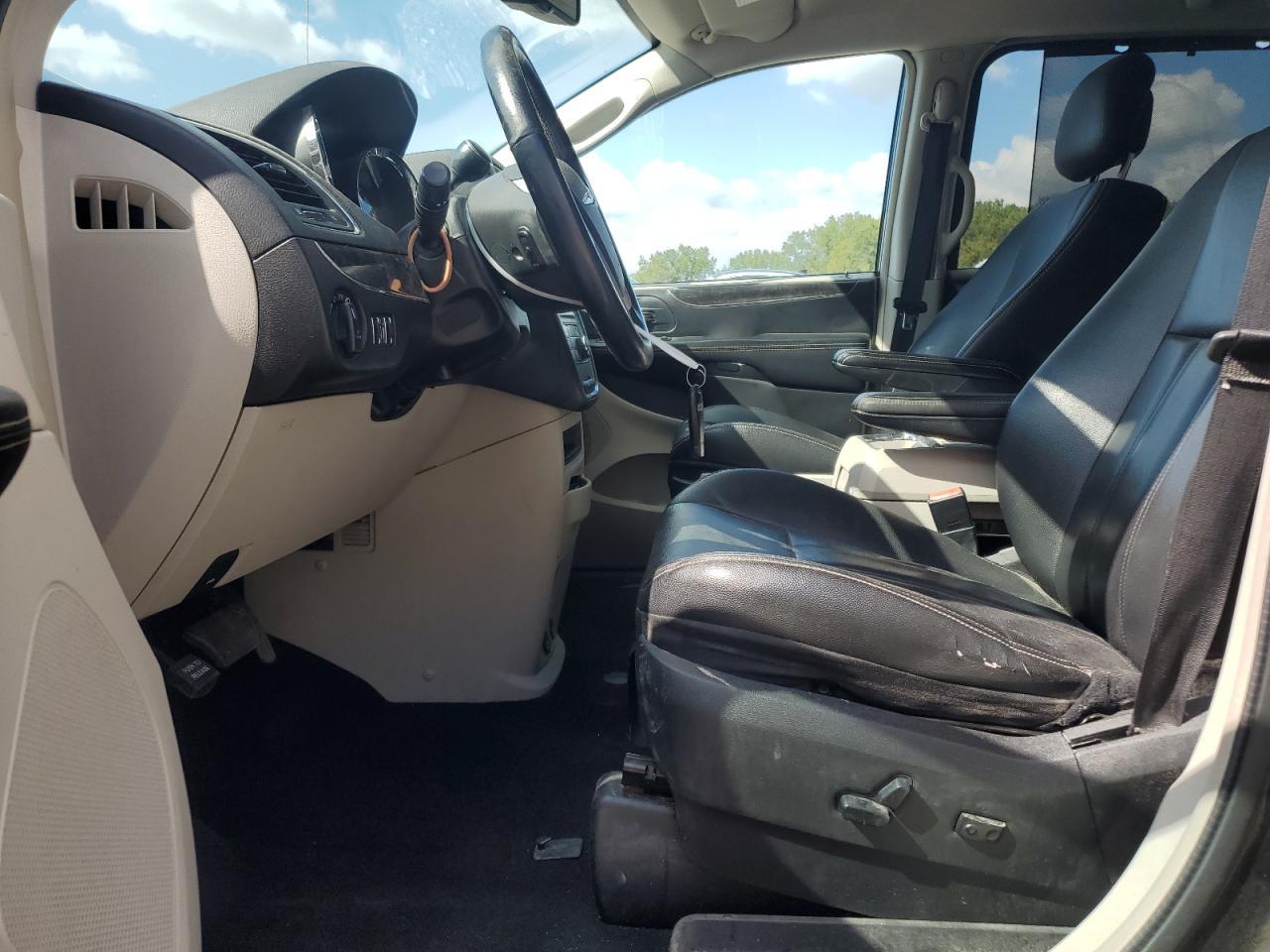 2014 Chrysler Town & Country Touring - Фото 7