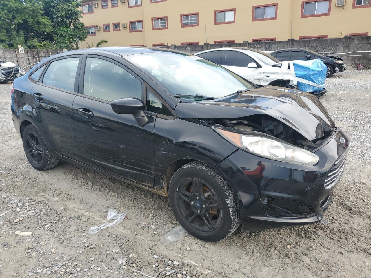 2018 Ford Fiesta Se - Фото 4