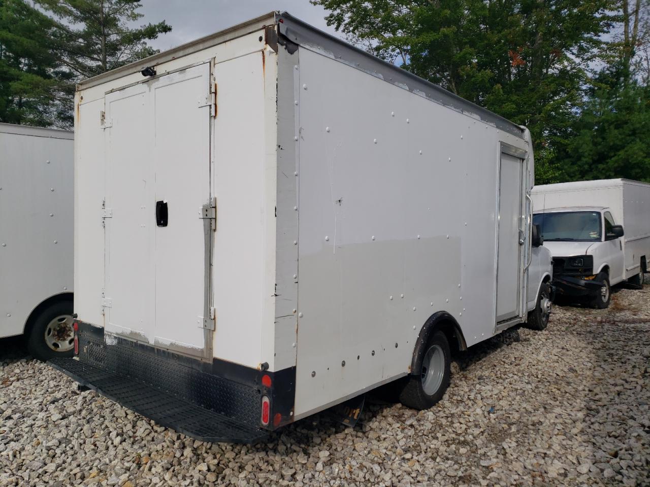 2017 GMC Savana Cutaway G3500 - Фото 3