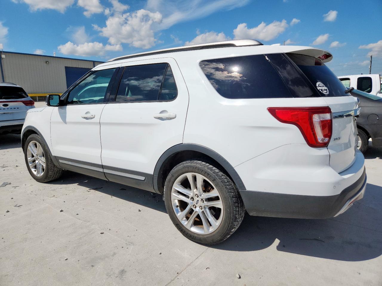 2016 Ford Explorer Xlt - Image 2