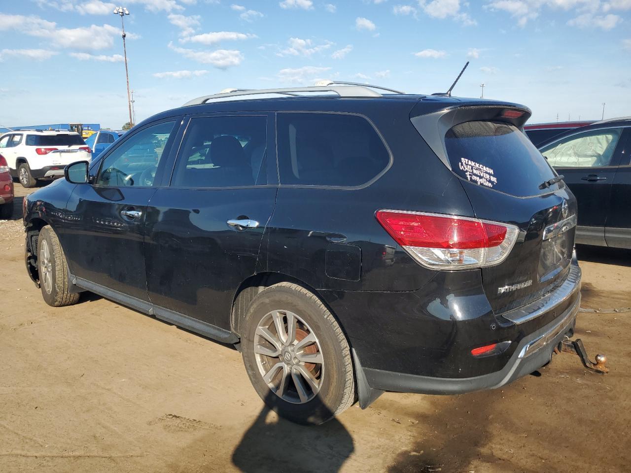 2016 Nissan Pathfinder S - Image 2