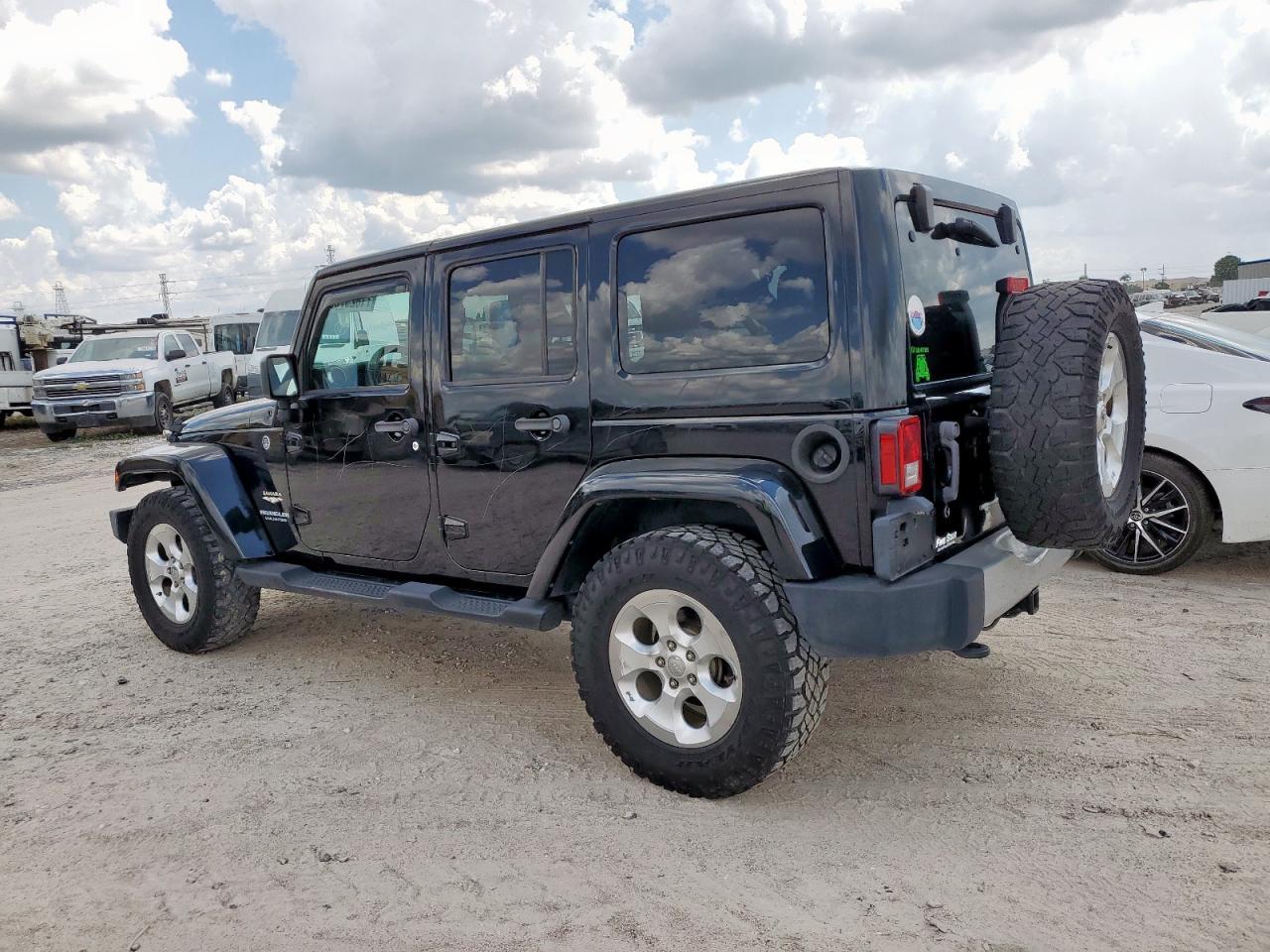 2015 Jeep Wrangler Unlimited Sahara - Image 2