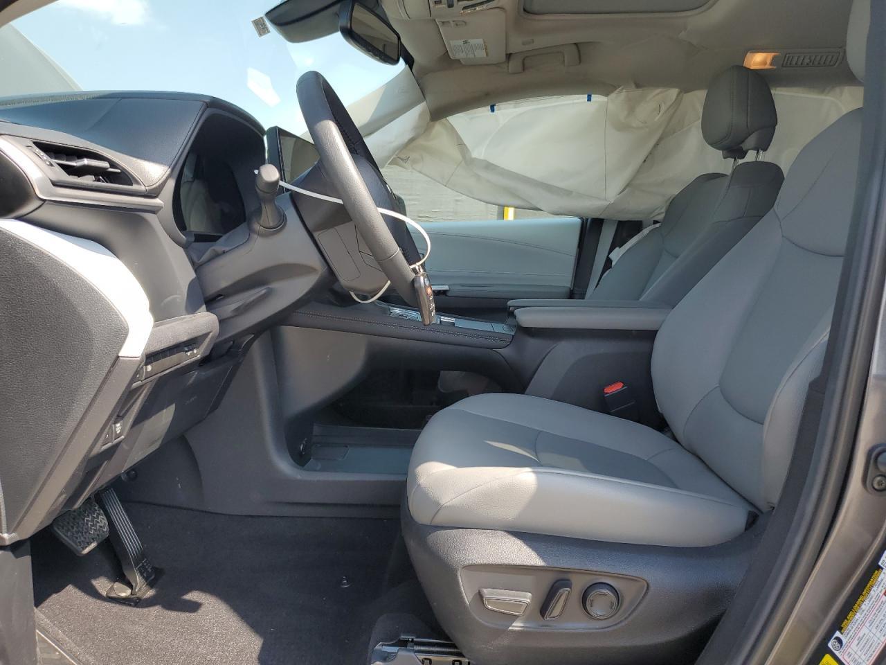 2025 Toyota Sienna Xle - Фото 7