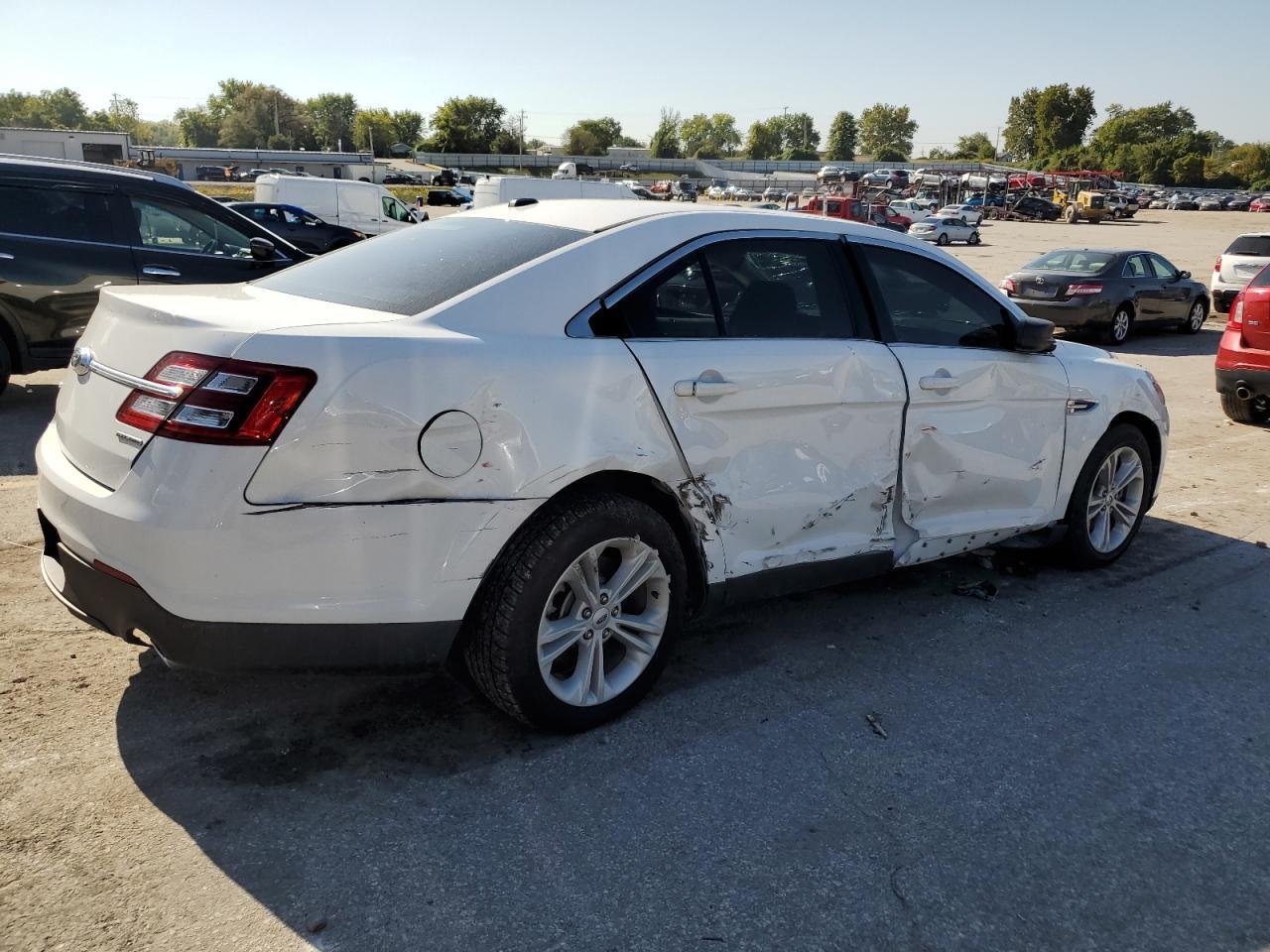 2018 Ford Taurus Se - Фото 3