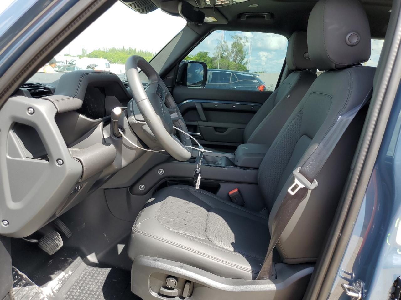 2025 Land Rover Defender 110 S - Фото 7