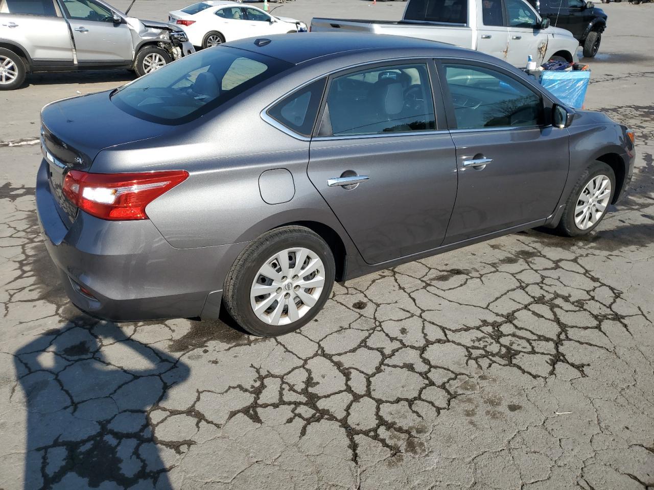 2016 Nissan Sentra S - Фото 3