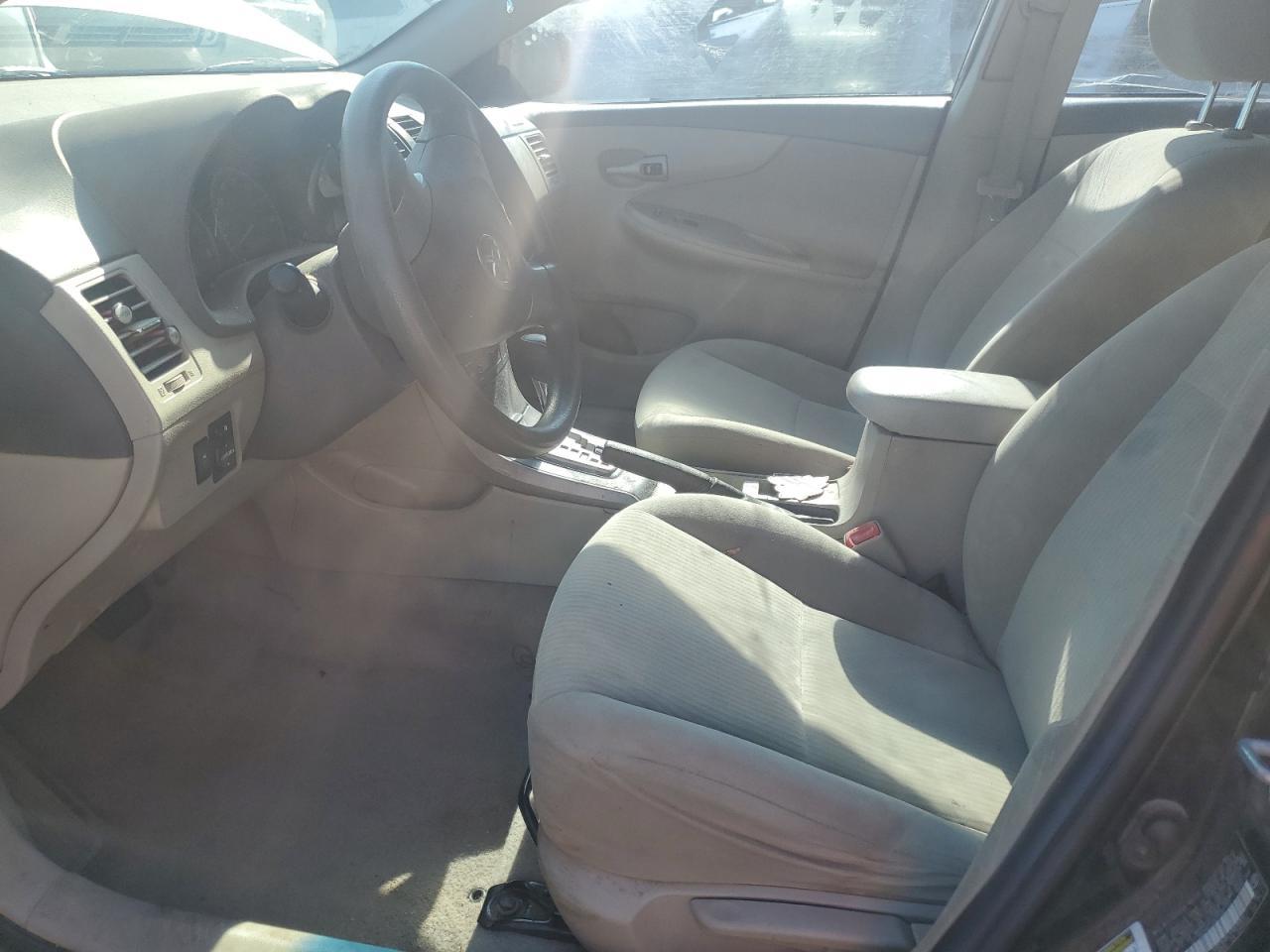 2010 Toyota Corolla Base - Фото 7