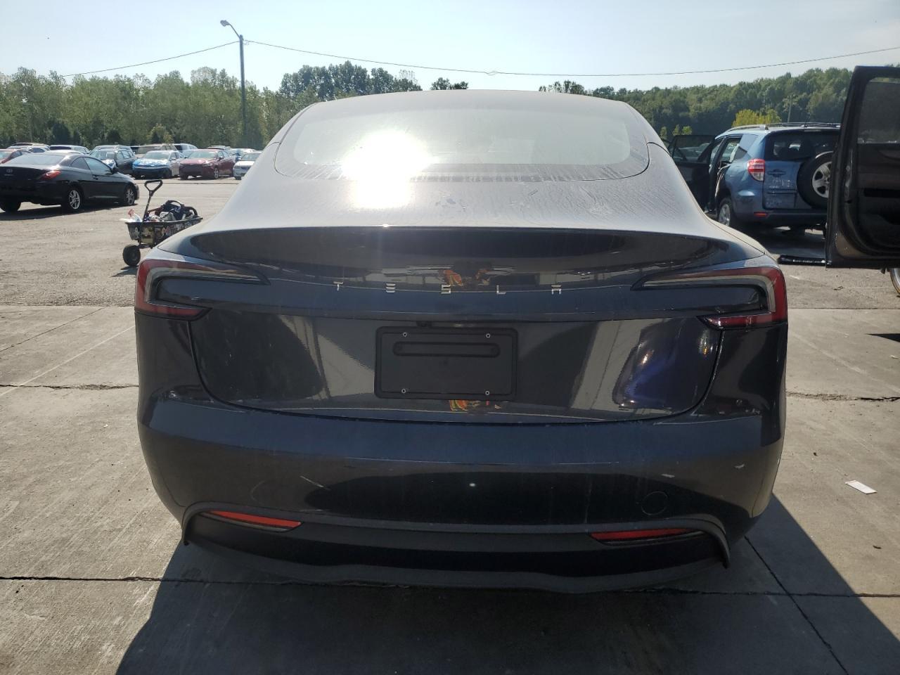 2025 Tesla Model 3 - Фото 6