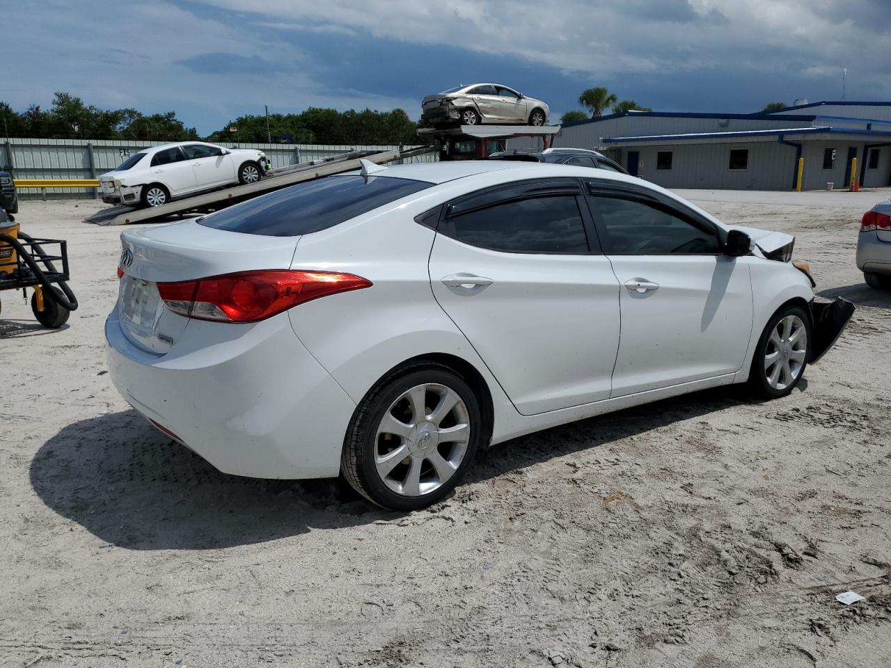 2013 Hyundai Elantra - Image 3