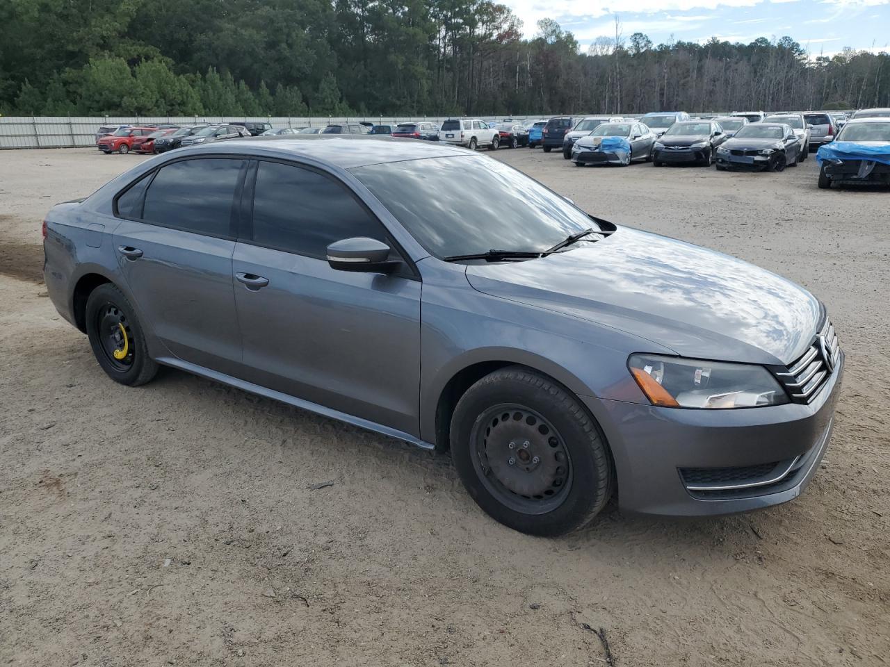 2015 Volkswagen Passat S - Фото 4