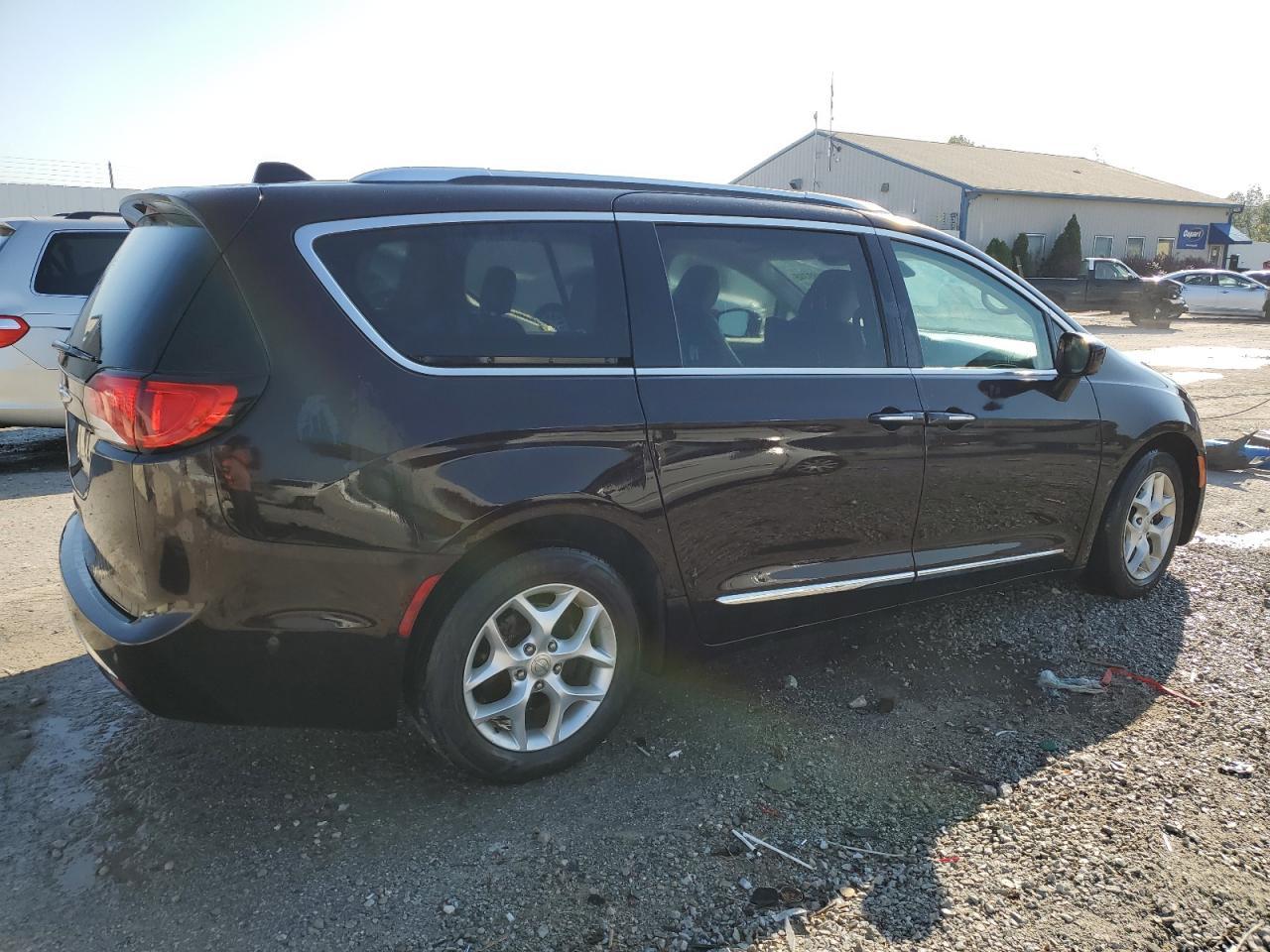 2017 Chrysler Pacifica Touring L Plus - Image 3